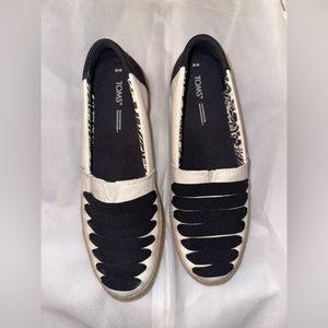 Women’s Toms  size 10